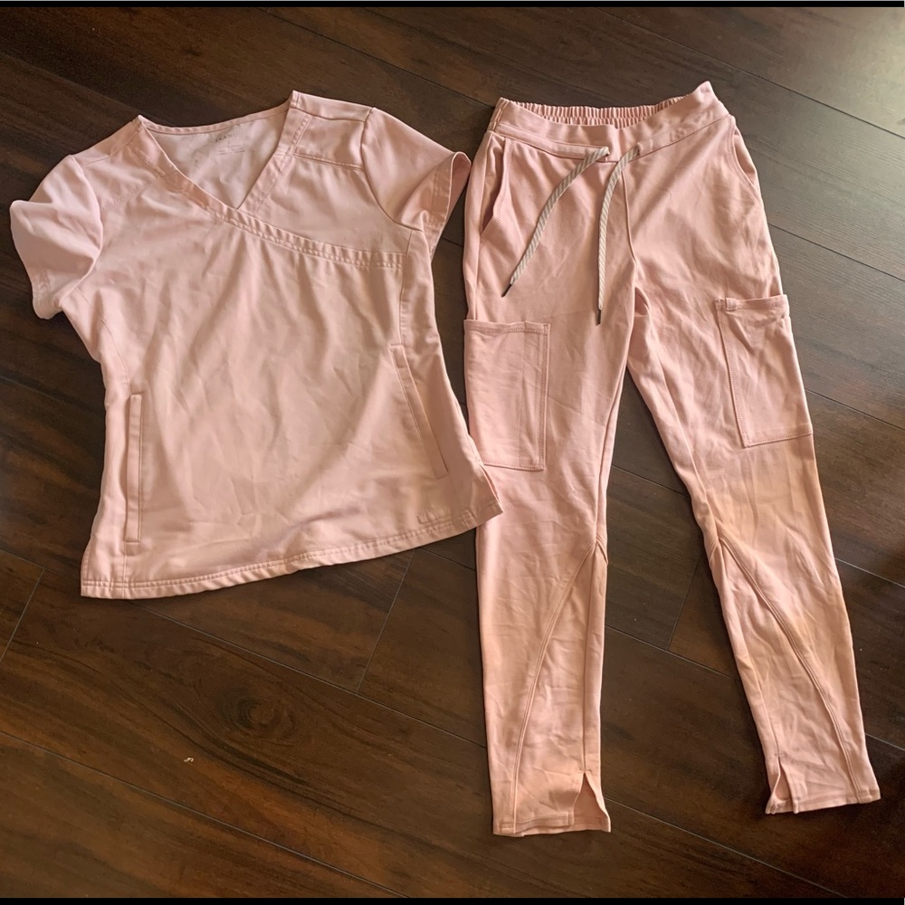 Jaanuu scrub blushing pink set